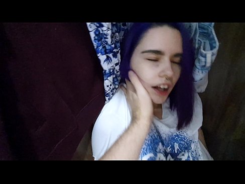 ❤️ Fûn myn suster yn 'e kast en holp har cum Seksfideo op fy.prendiporno.ru
